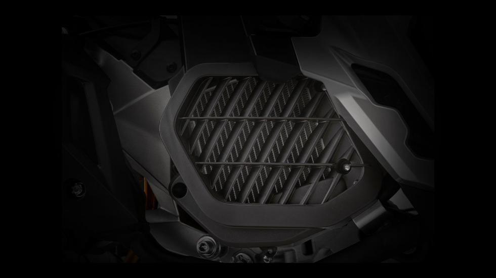 Το QJMOTOR ATR 125 ABS / TCS Off-Road αξιοποιεί τεχνολογίες που σπανίζουν στην κατηγορία των 125 κυβικών, ενσωματώνοντας υβριδική λειτουργία, start/stop σύστημα χωρίς κλασική μίζα και στάνταρ traction